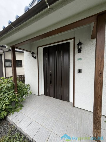 厚木市妻田東1丁目　中古戸建の玄関