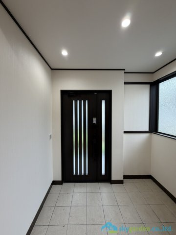 厚木市妻田東1丁目　中古戸建の玄関
