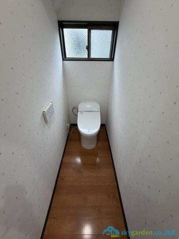 厚木市妻田東1丁目　中古戸建のトイレ
