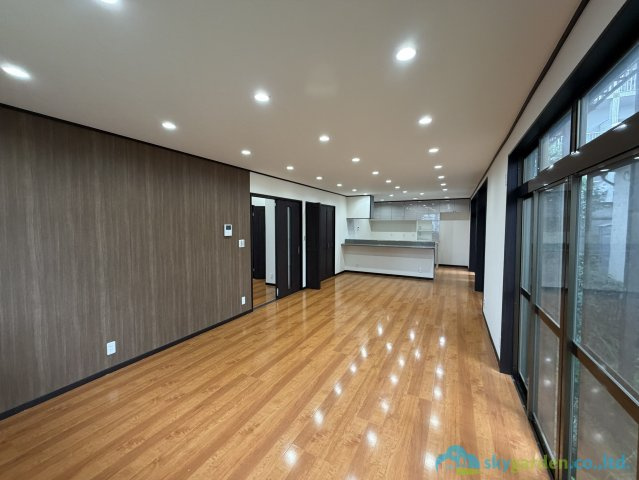 厚木市妻田東1丁目　中古戸建の居間・リビング