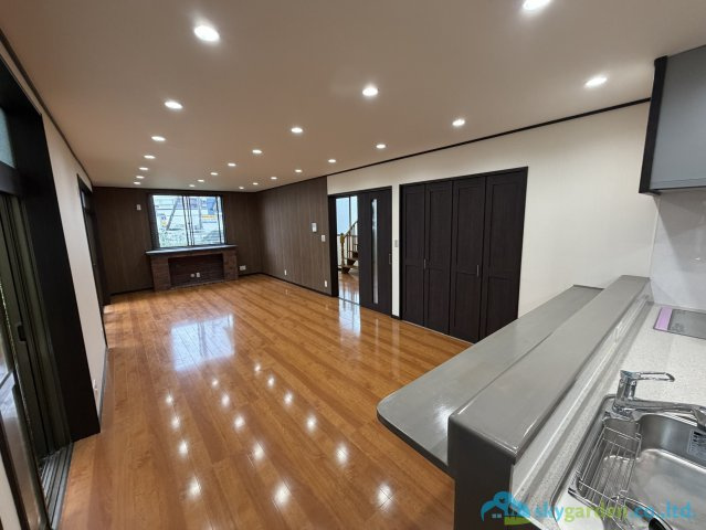 厚木市妻田東1丁目　中古戸建の居間・リビング