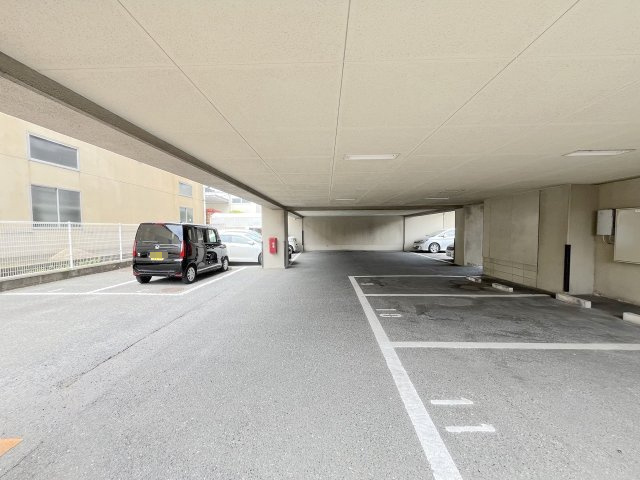 三愛シティライフ箱崎11の駐車場