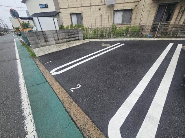 スーリール住吉の駐車場
