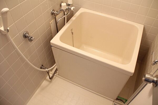 レジデンスKAITOの浴室|コンパクトで使いやすいお風呂です