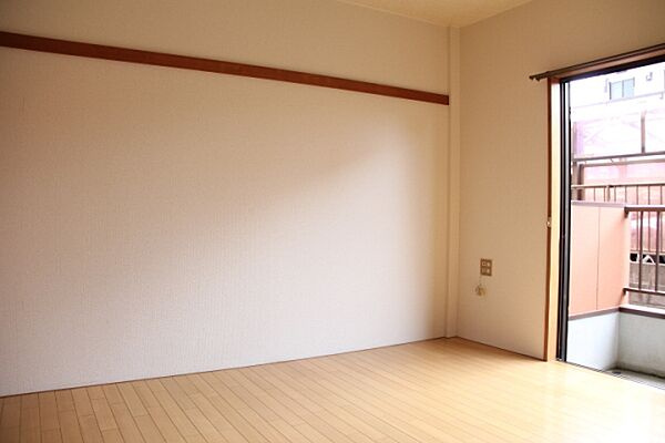 レジデンスKAITOの居間・リビング|使いやすいリビングです