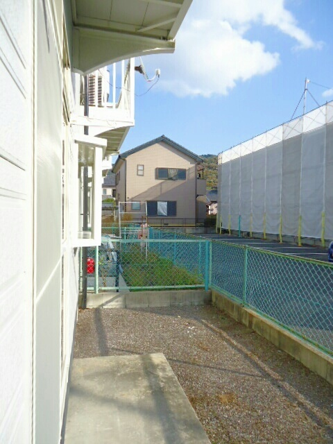 ホワイトルーム飯村 Bの庭
