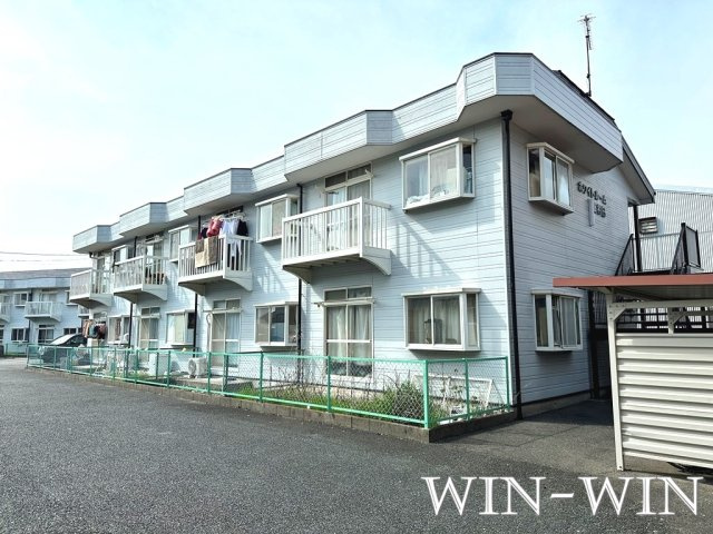 ホワイトルーム飯村 Bの外観