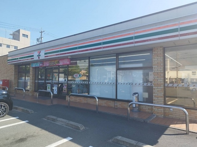 ホワイトルーム飯村 Bの周辺