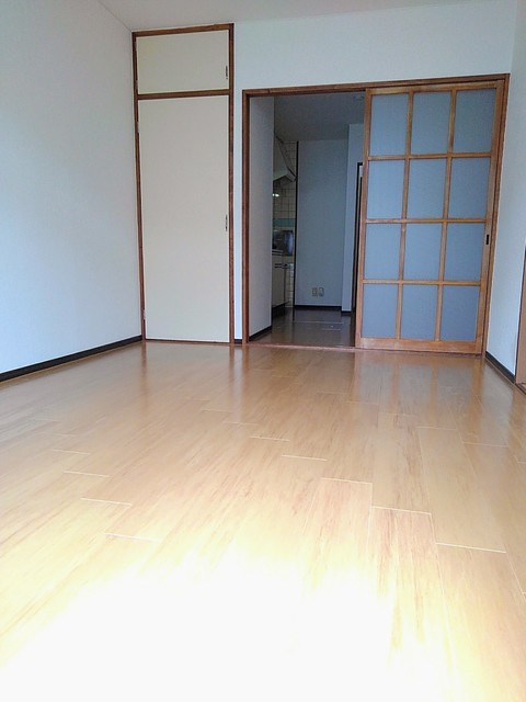 ホワイトルーム飯村 Bの居間・リビング