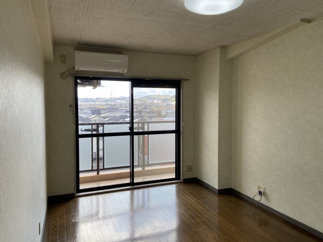 カーサー高村の洋室