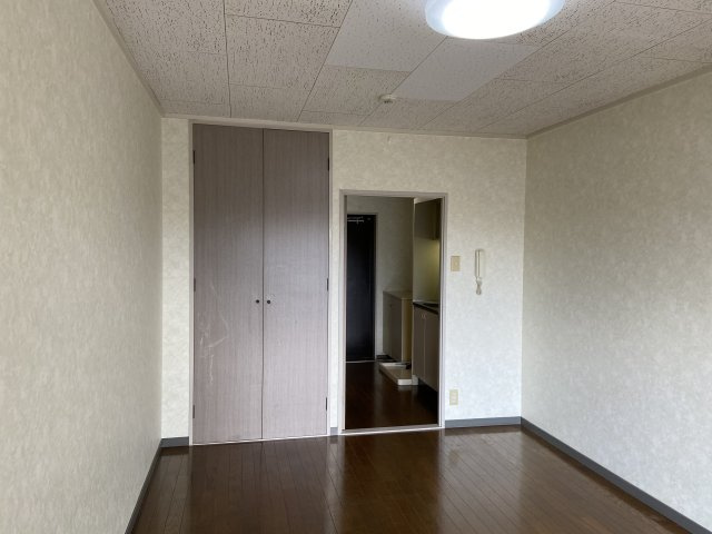 カーサー高村の洋室