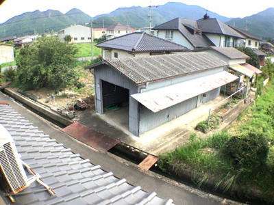 【設備】 | 絹山北小前　中古住宅 | 倉庫.車庫　母屋2階より