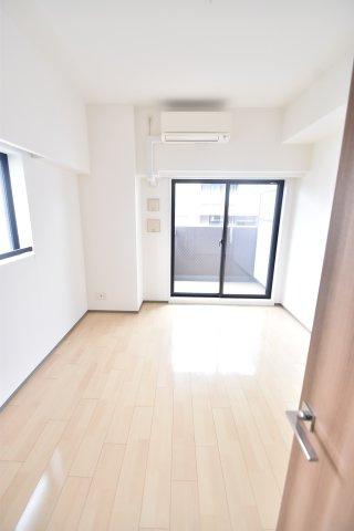 大阪市都島区中野町１丁目の賃貸マンションの居間・リビング