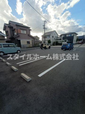 ルピナスの駐車場