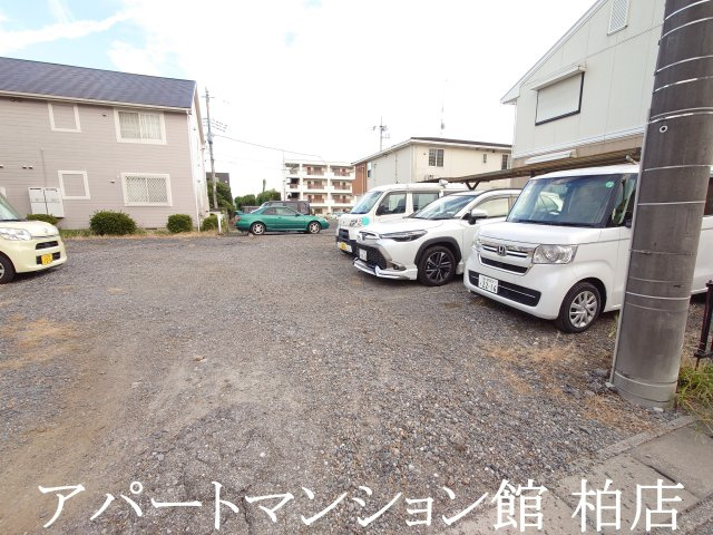 ジョイフローリッシュの駐車場
