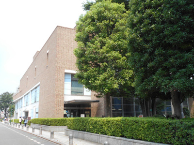 武蔵野市立中央図書館まで550m