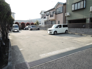敷地内駐車場（北側）　別途契約・空き要確認