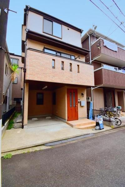 川崎市幸区南加瀬２丁目の中古一戸建の外観|周辺は落ち着いた街並み。
是非一度、現地へお越しください。
ご自宅まで送迎も可能です