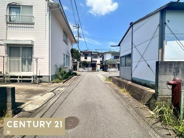 岩出市山　土地の前面道路含む現地写真