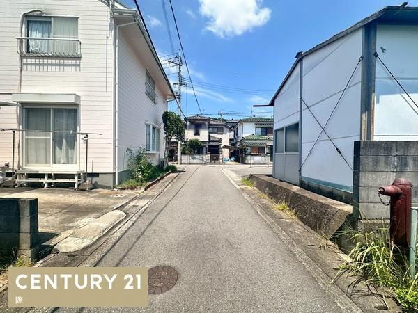 岩出市山　土地の前面道路含む現地写真