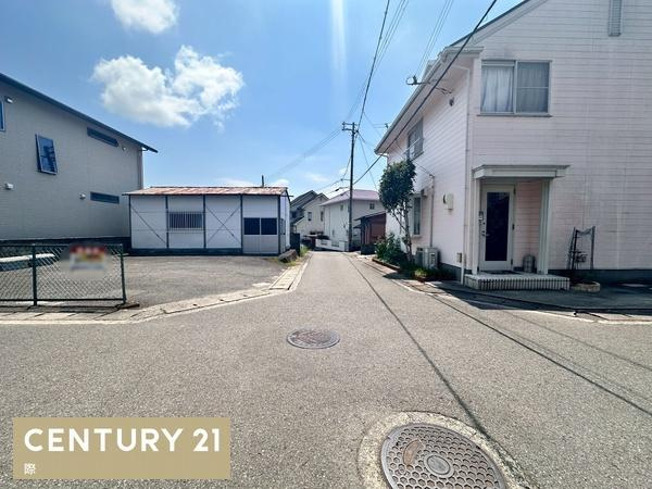 岩出市山　土地の前面道路含む現地写真