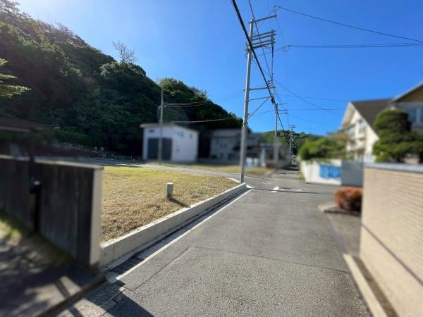 ジョーブタウン東高松の前面道路含む現地写真