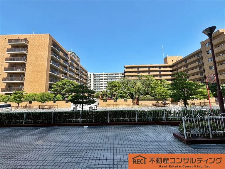 イトーピア西宮北口A棟の外観|全居室収納あり