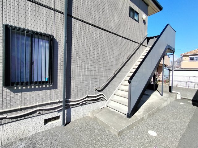 栗原ハイツBのエントランス|落ち着いたエントランスです