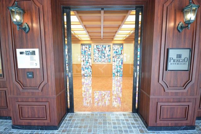 プレジオ本町のエントランス