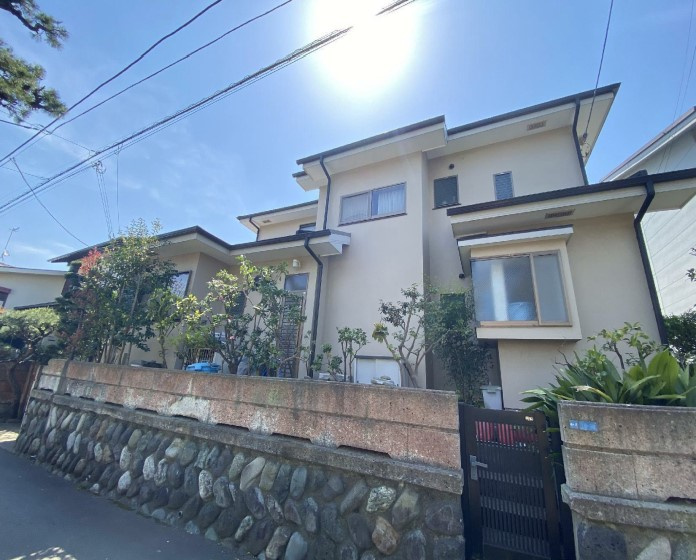 平塚市袖ヶ浜　大型中古住宅の外観
