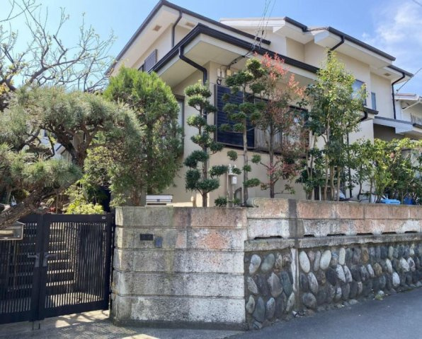 平塚市袖ヶ浜　大型中古住宅の外観