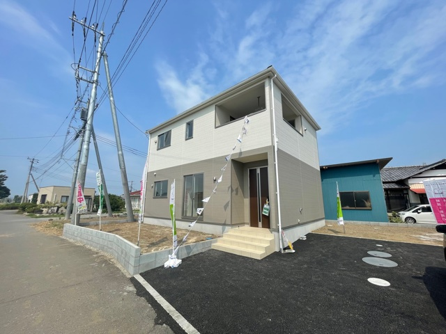 上里町藤木戸第3（全2棟）1号棟の外観|ナチュラルで飽きの来ないデザインは流行に左右されない家の形です。外構も綺麗に仕上がっています(^▽^)/
