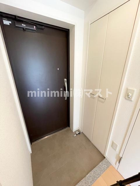 アリス・マナーガーデン谷町の玄関