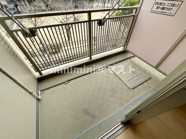 アリス・マナーガーデン谷町のバルコニー