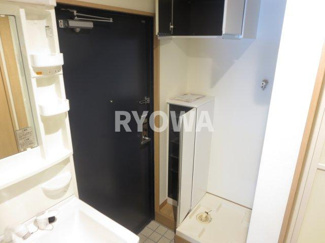 【玄関】 | ピュア清澄白河 | 掲載の写真は退去前の写真となります。