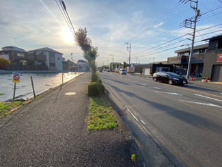 【前面道路含む現地写真】