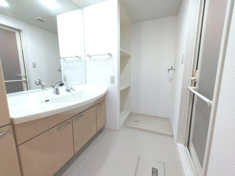 リバティパーク枚方B棟の脱衣所|洗面脱衣室■物件内覧・資金計画相談・住宅ローン相談、リフォーム相談、お問合せ受付中■
※当日・翌日のご内覧、ご相談はお電話でのお問合せがスムーズです！