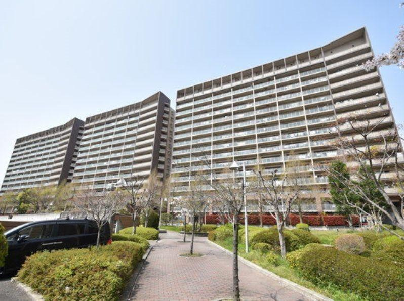 リバティパーク枚方B棟の外観|新しい生活にいかがでしょうか？外観はお住まいの顔になります。こだわりたいポイントですね。水回りリフォームやリノベーションも承ってます。
■現地見学・資金計画相談・住宅ローン相談もお問合せ受付中■
