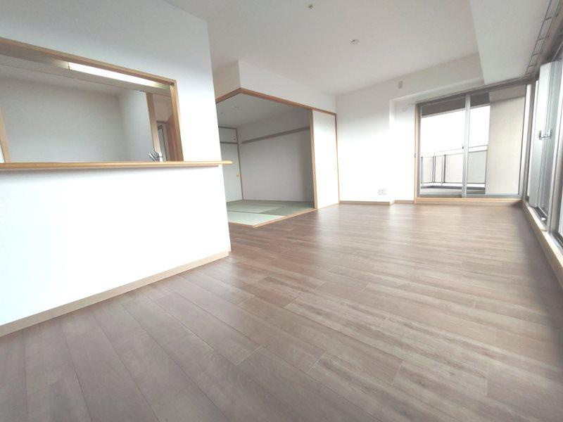 リバティパーク枚方B棟の居間・リビング|LDK17.0帖　南東向き■物件内覧・資金計画相談・住宅ローン相談、リフォーム相談、お問合せ受付中■
※当日・翌日のご内覧、ご相談はお電話でのお問合せがスムーズです！