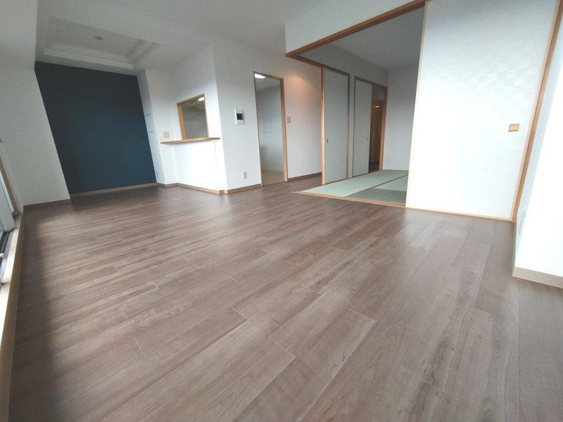 リバティパーク枚方B棟の居間・リビング|LDK17.0帖■物件内覧・資金計画相談・住宅ローン相談、リフォーム相談、お問合せ受付中■
※当日・翌日のご内覧、ご相談はお電話でのお問合せがスムーズです！