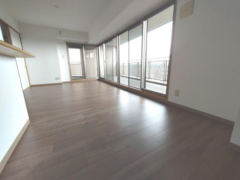 リバティパーク枚方B棟の居間・リビング|LDK17.0帖■物件内覧・資金計画相談・住宅ローン相談、リフォーム相談、お問合せ受付中■
※当日・翌日のご内覧、ご相談はお電話でのお問合せがスムーズです！