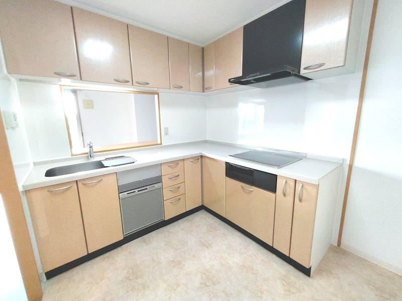 リバティパーク枚方B棟のキッチン|システムキッチン■物件内覧・資金計画相談・住宅ローン相談、リフォーム相談、お問合せ受付中■
※当日・翌日のご内覧、ご相談はお電話でのお問合せがスムーズです！