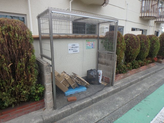 【その他共用部分】 | メゾン上甲東園 | 散らかりがちな玄関もスッキリの下駄箱付