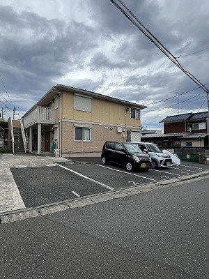 車をお持ちの方に嬉しい駐車場付きの物件です