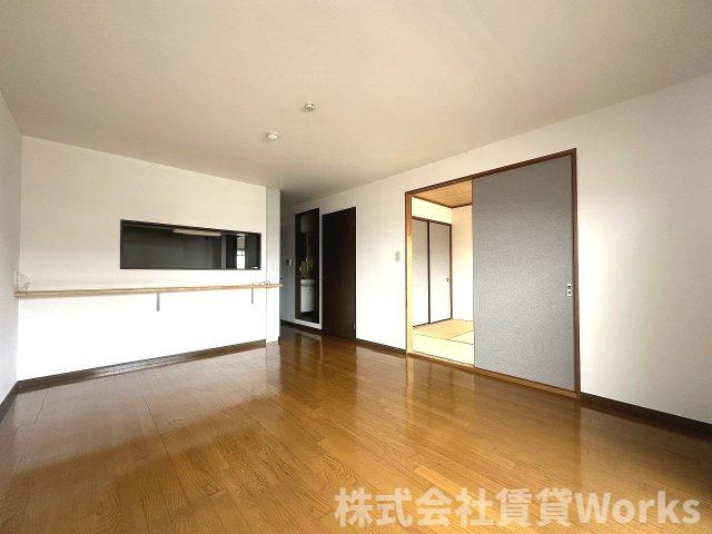 グランディール矢三Cの居間・リビング|ゆったりとした居間です