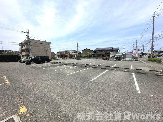 グランディール矢三Cの駐車場|車をお持ちの方に嬉しい駐車場付きの物件です