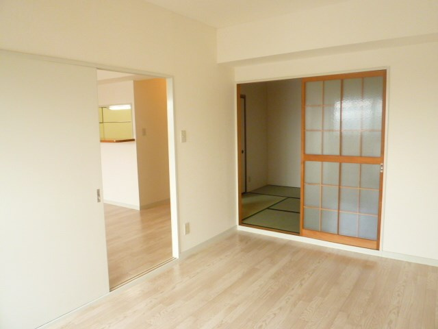 第５西垣ハイツの洋室