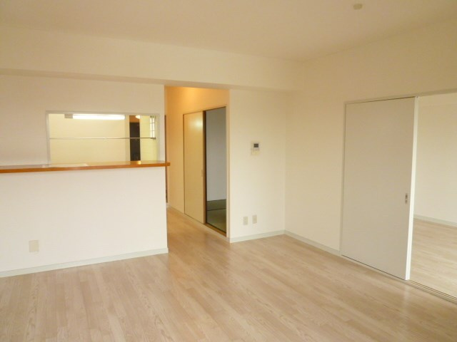 第五西垣ハイツの居間・リビング