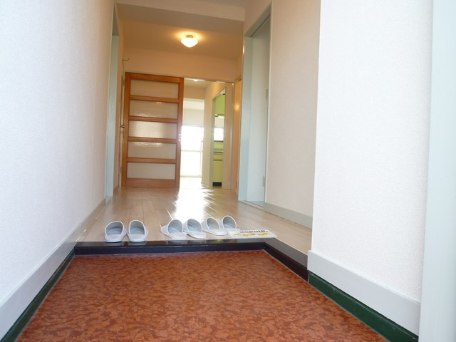 第五西垣ハイツの玄関