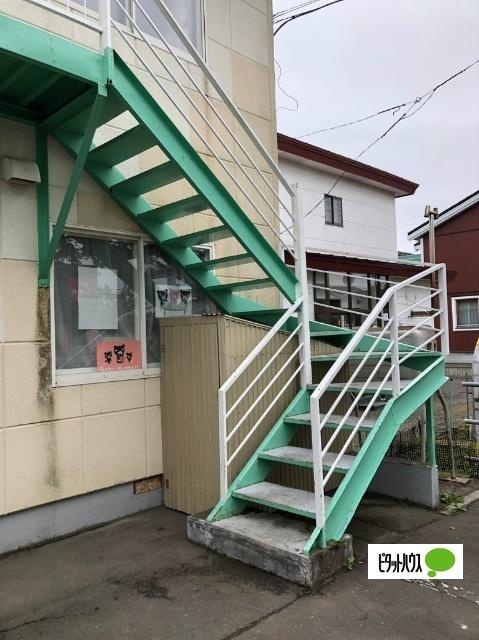 コーポサンライト（愛国西）のエントランス